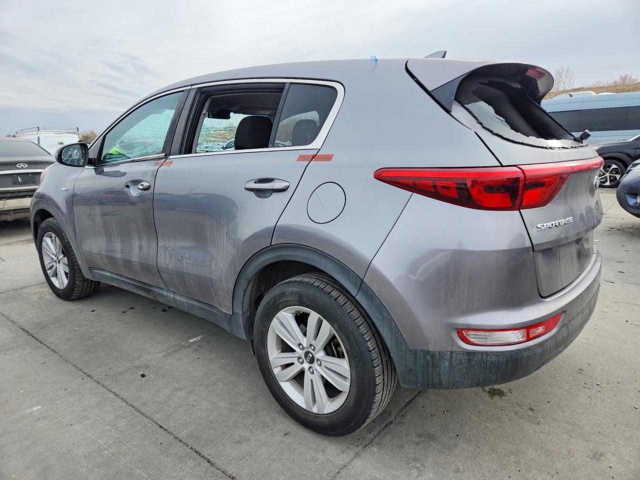 2017 KIA SPORTAGE LX photo 2