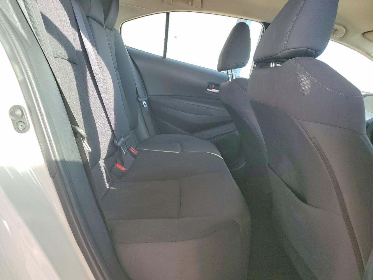 2020 TOYOTA COROLLA LE photo 10