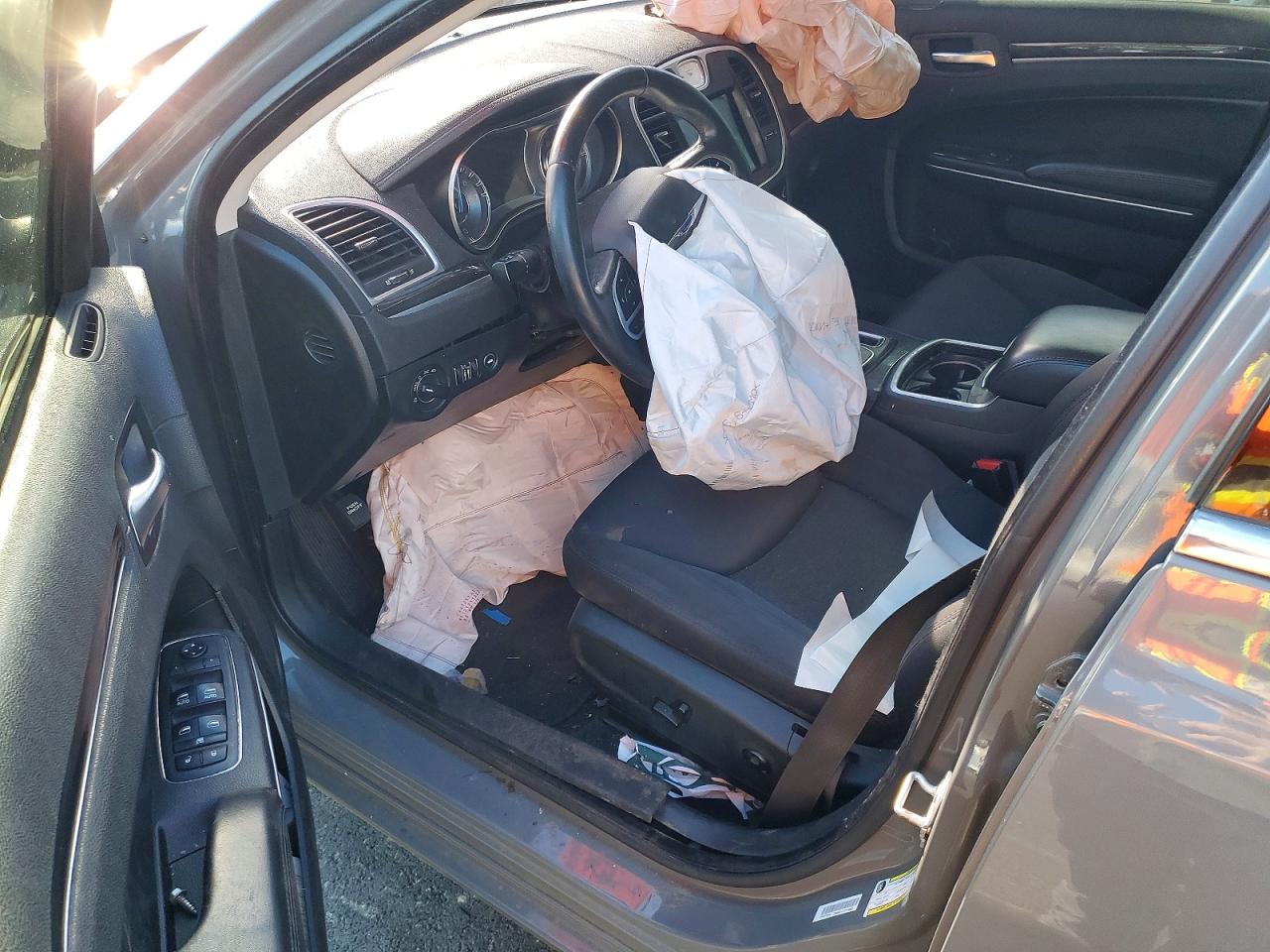 2018 CHRYSLER 300 TOURING photo 15