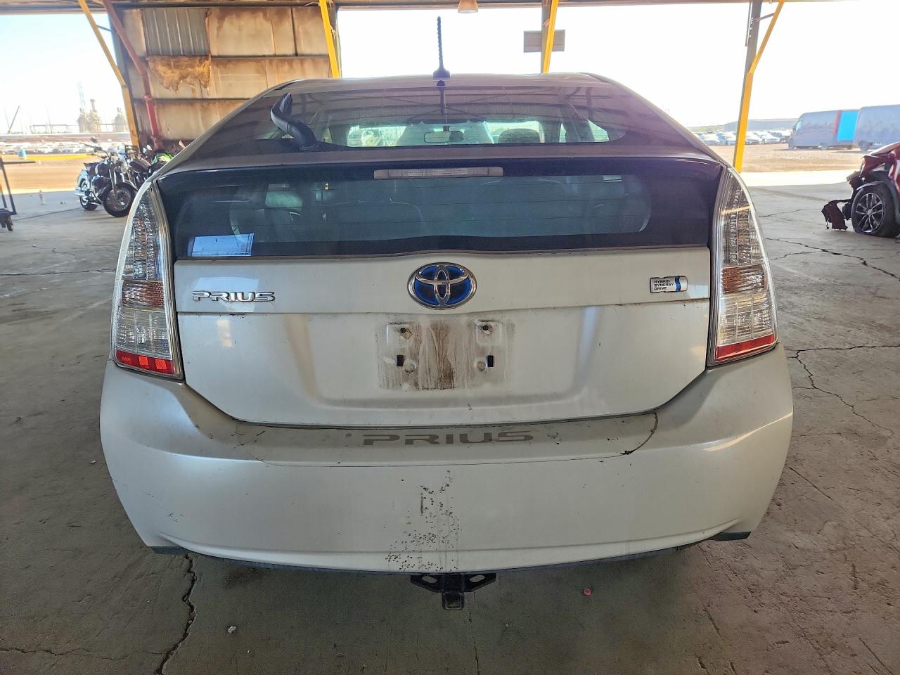 2011 TOYOTA PRIUS TWO photo 6