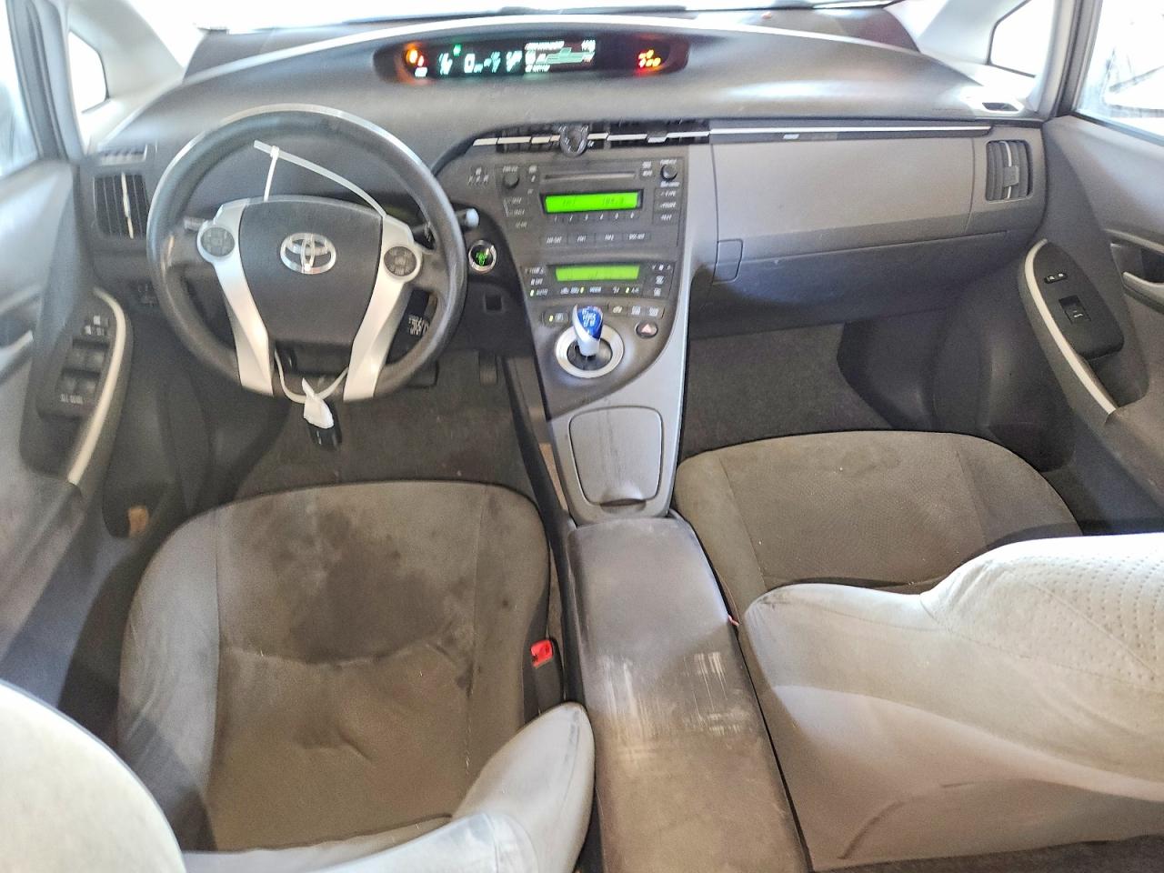 2011 TOYOTA PRIUS TWO photo 8