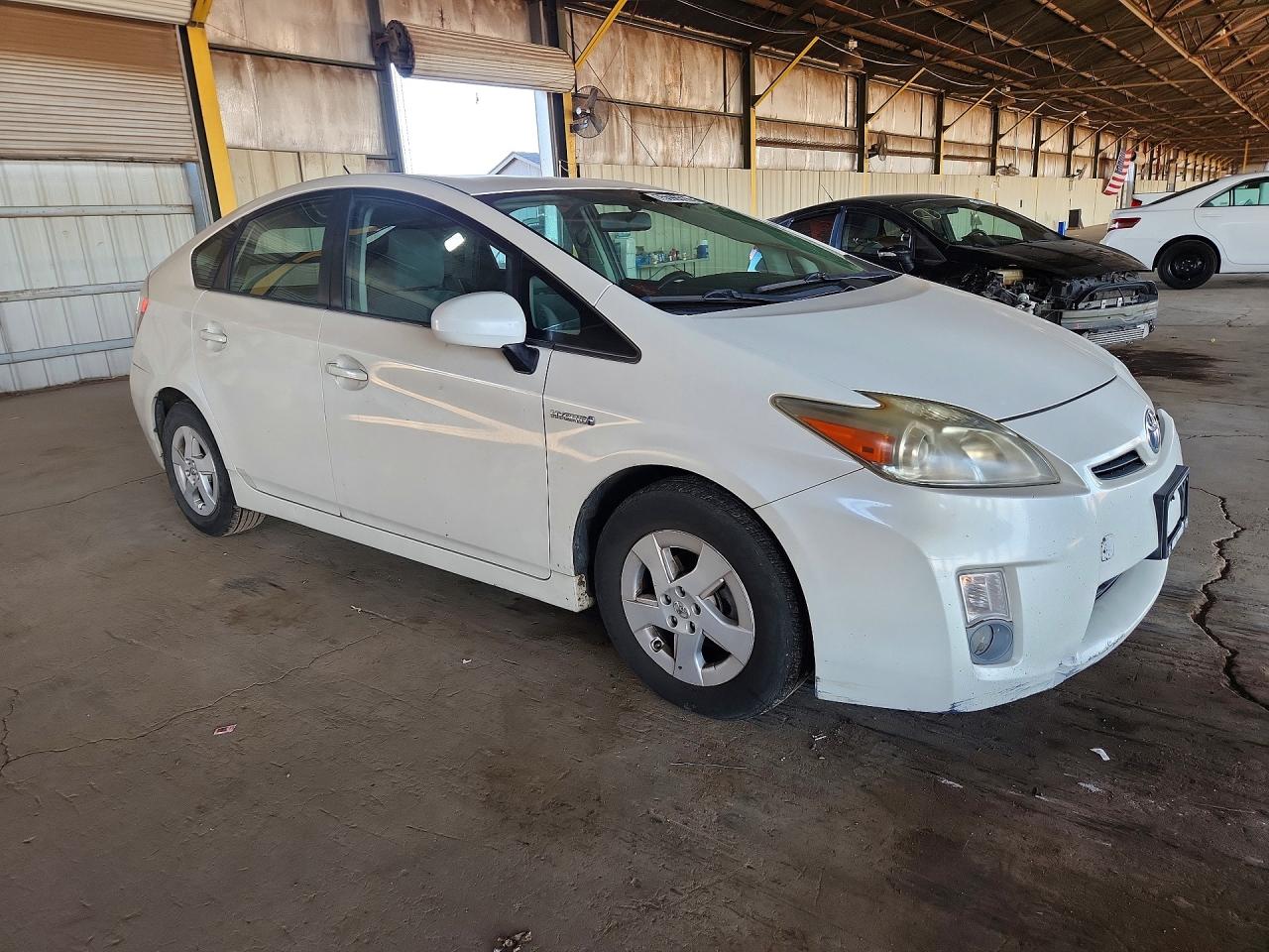 2011 TOYOTA PRIUS TWO photo 4