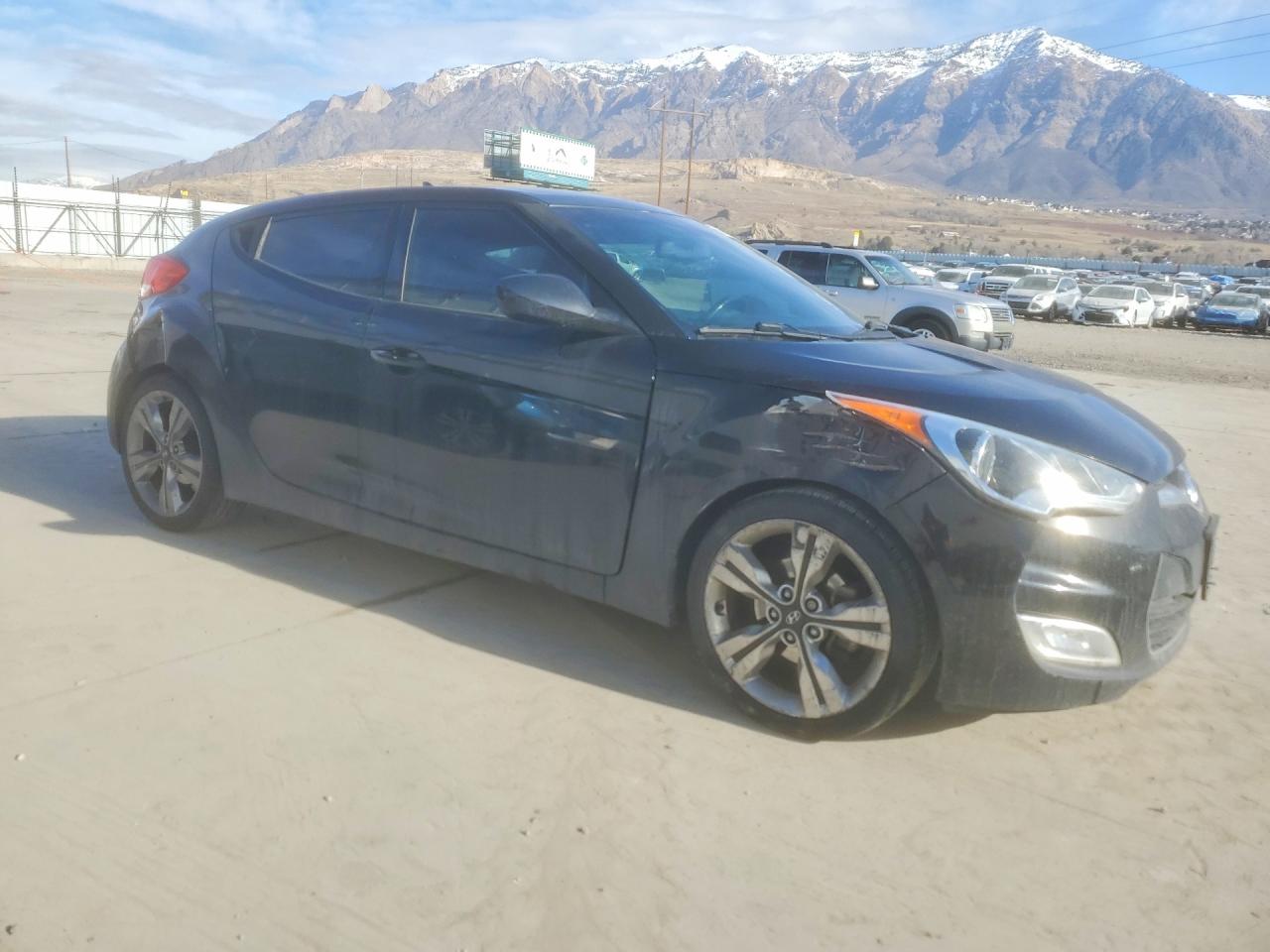 2016 HYUNDAI VELOSTER photo 7
