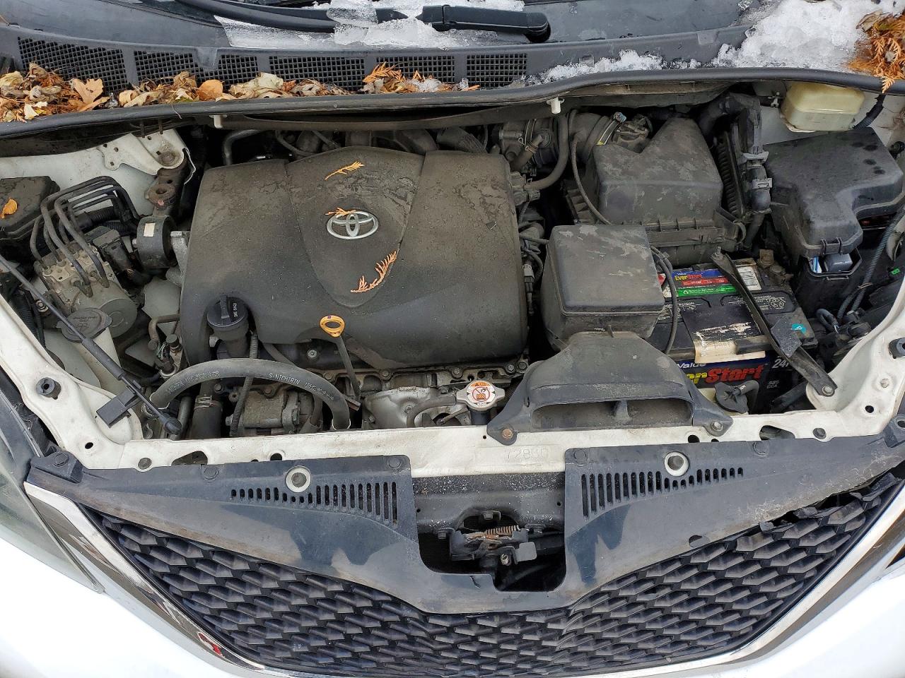 2017 TOYOTA SIENNA SE photo 12