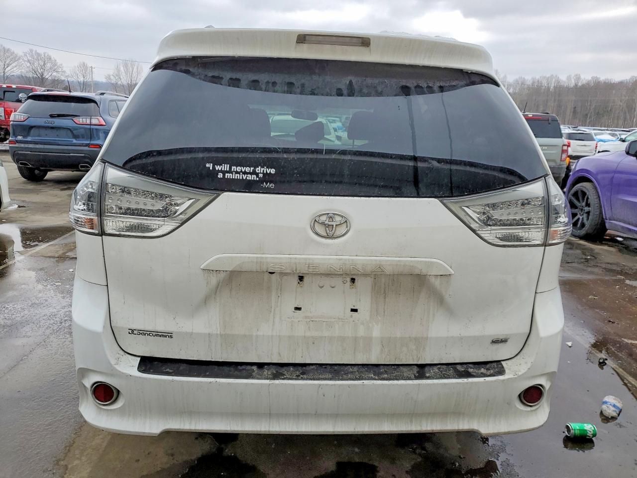 2017 TOYOTA SIENNA SE photo 6