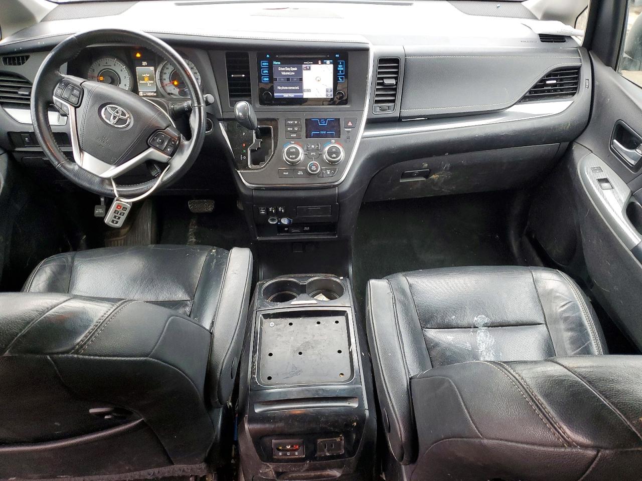 2017 TOYOTA SIENNA SE photo 8