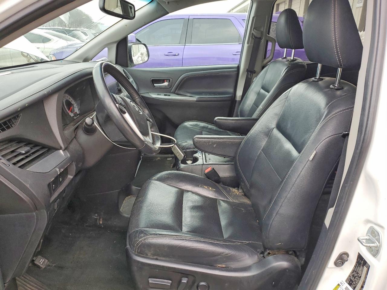 2017 TOYOTA SIENNA SE photo 7