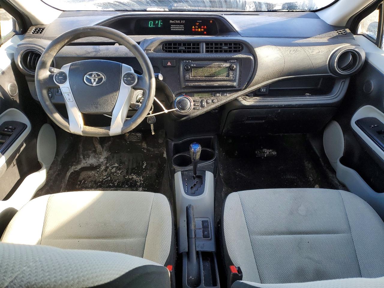 2013 TOYOTA PRIUS C photo 15
