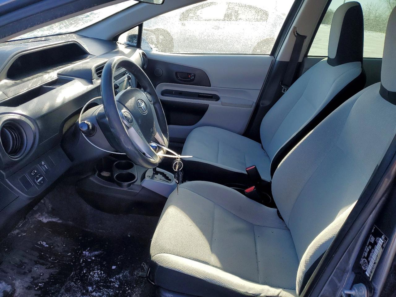 2013 TOYOTA PRIUS C photo 13