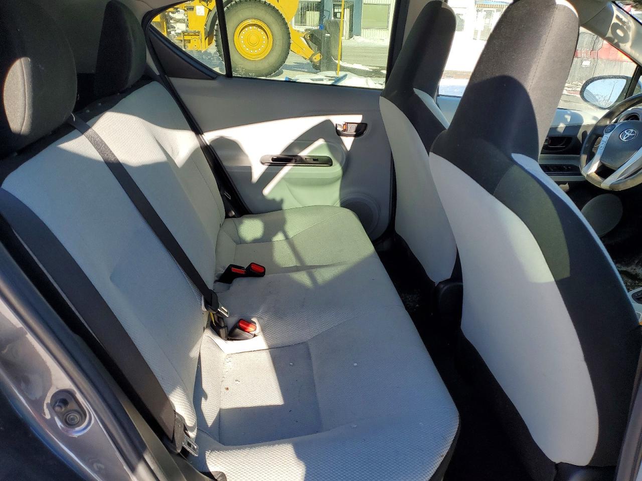 2013 TOYOTA PRIUS C photo 19