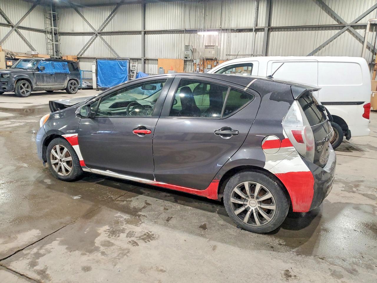 2013 TOYOTA PRIUS C photo 3