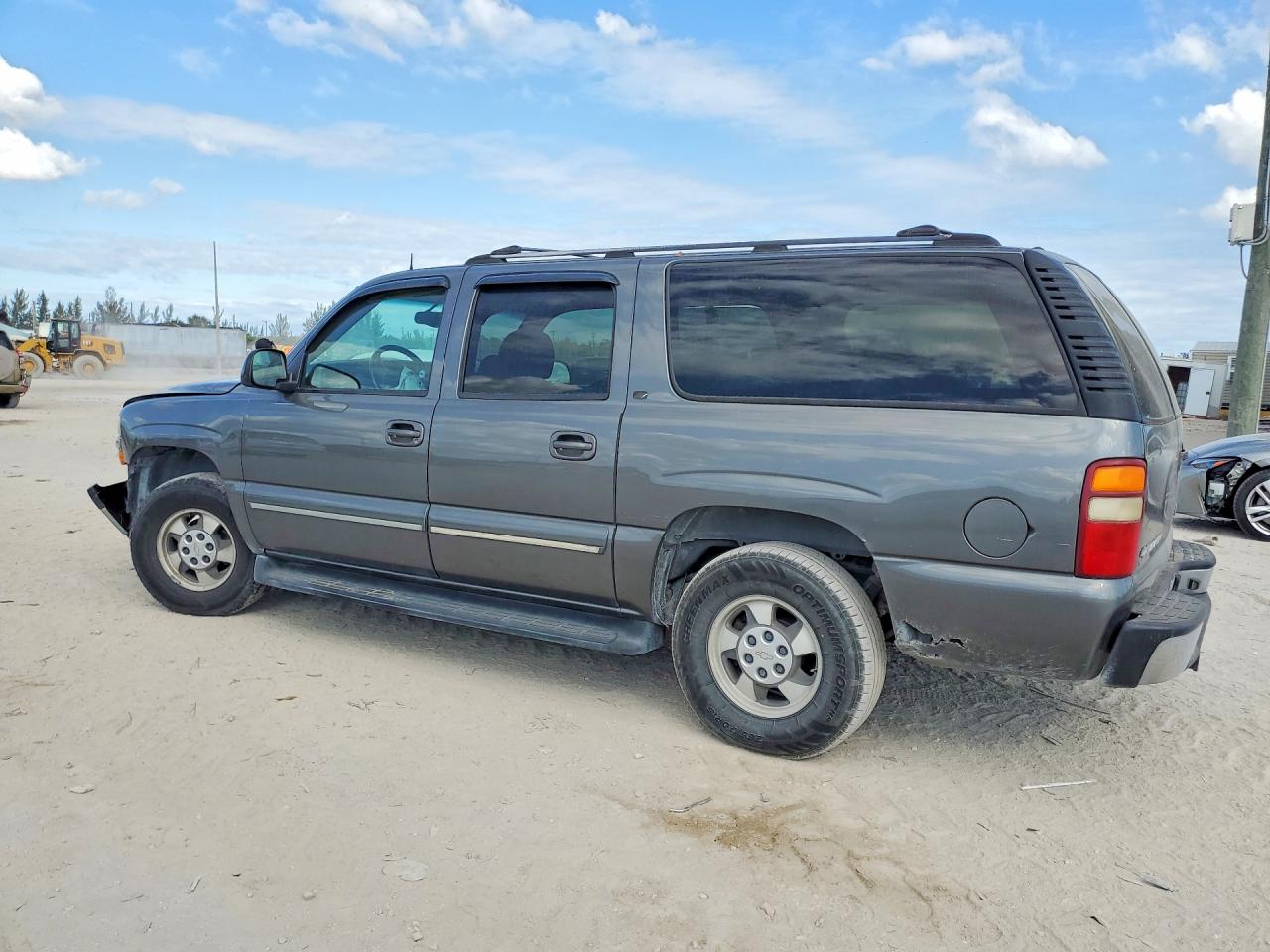 2002 CHEVROLET SUBURBAN C1500 photo 4