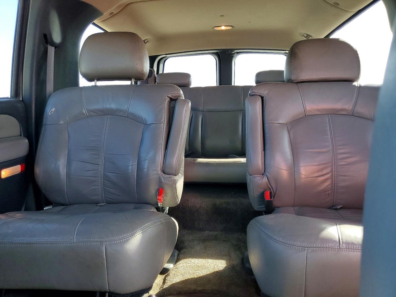 2002 CHEVROLET SUBURBAN C1500 photo 28