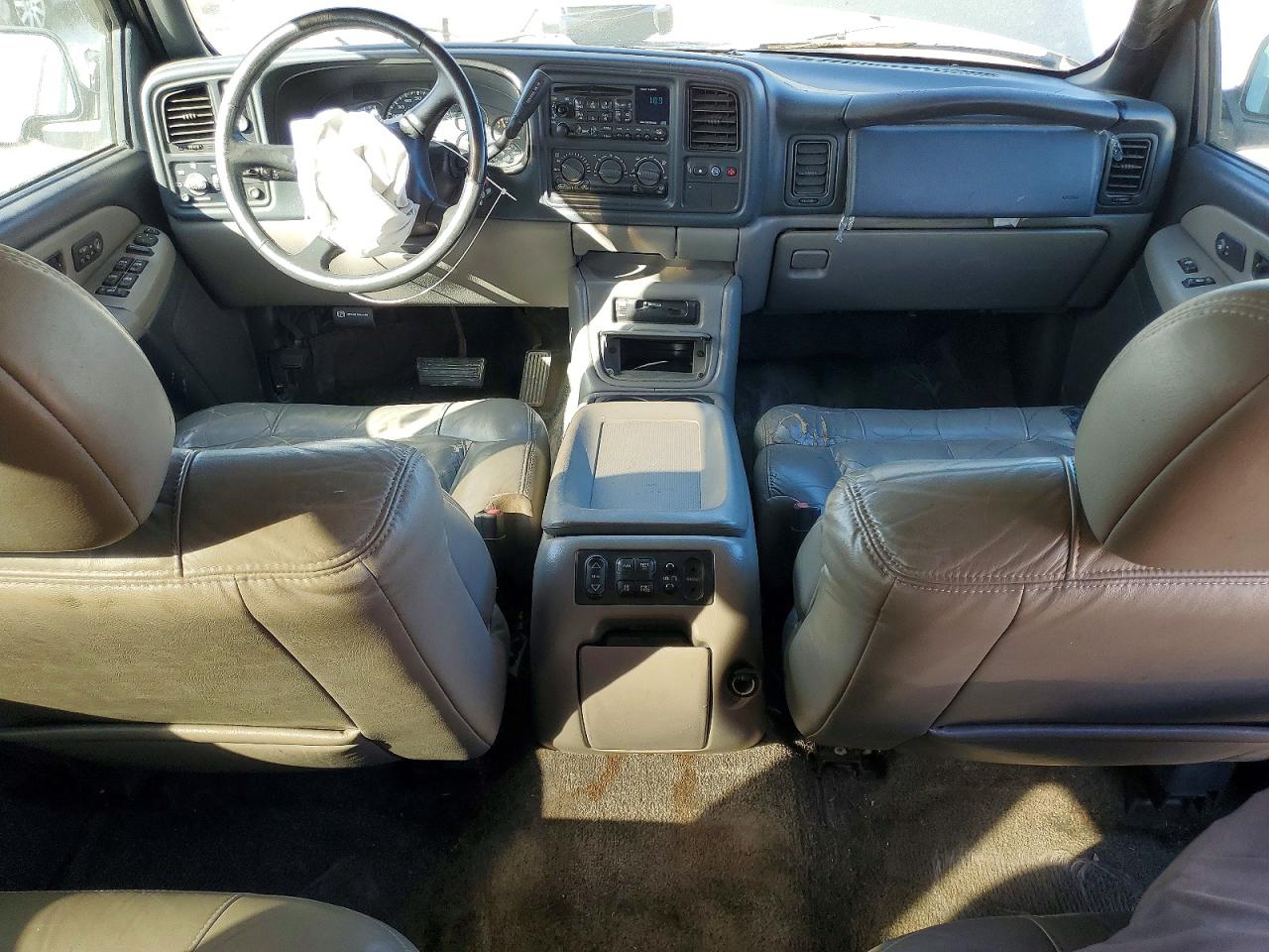 2002 CHEVROLET SUBURBAN C1500 photo 22