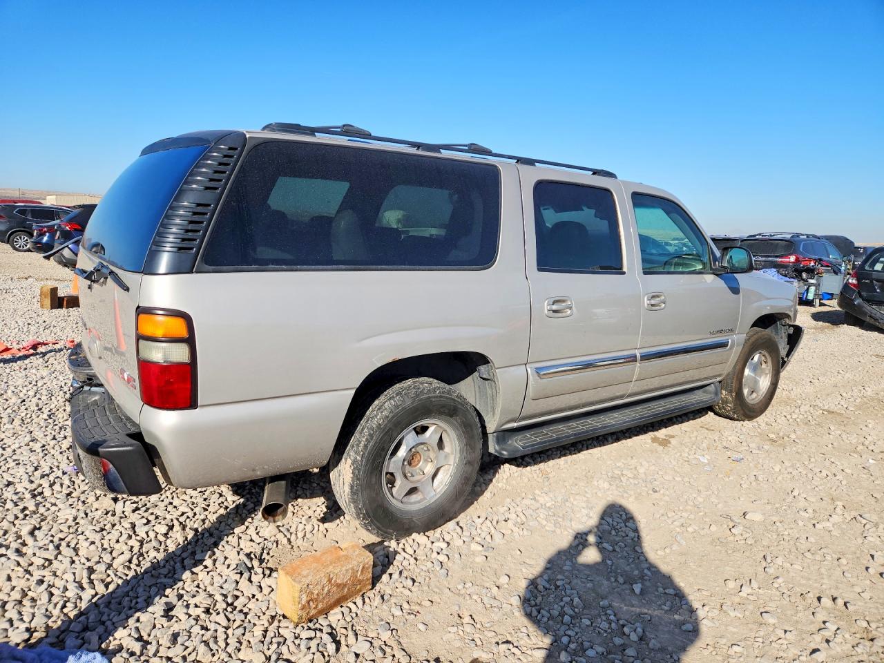 2005 GMC YUKON XL K1500 photo 3