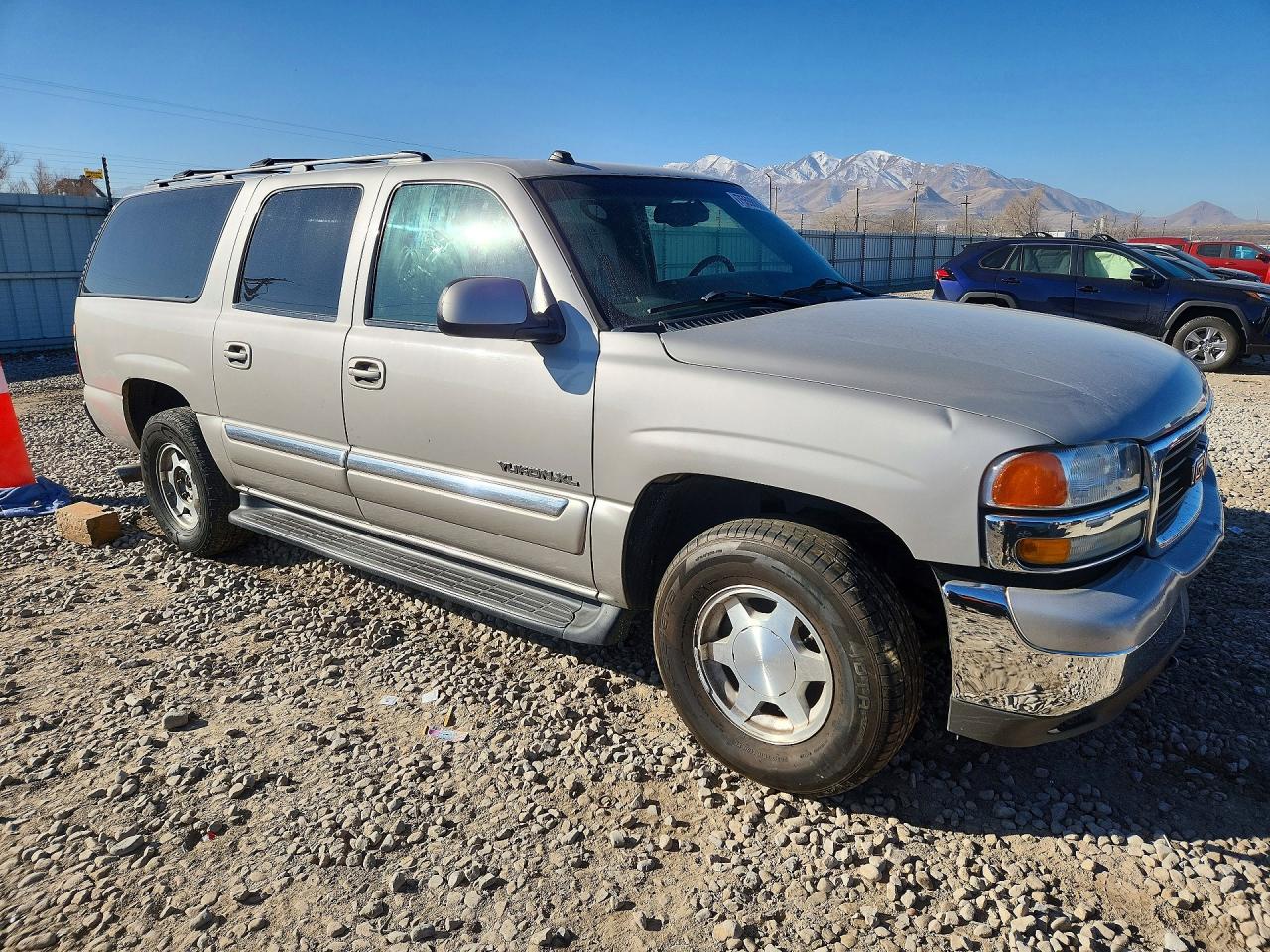 2005 GMC YUKON XL K1500 photo 4