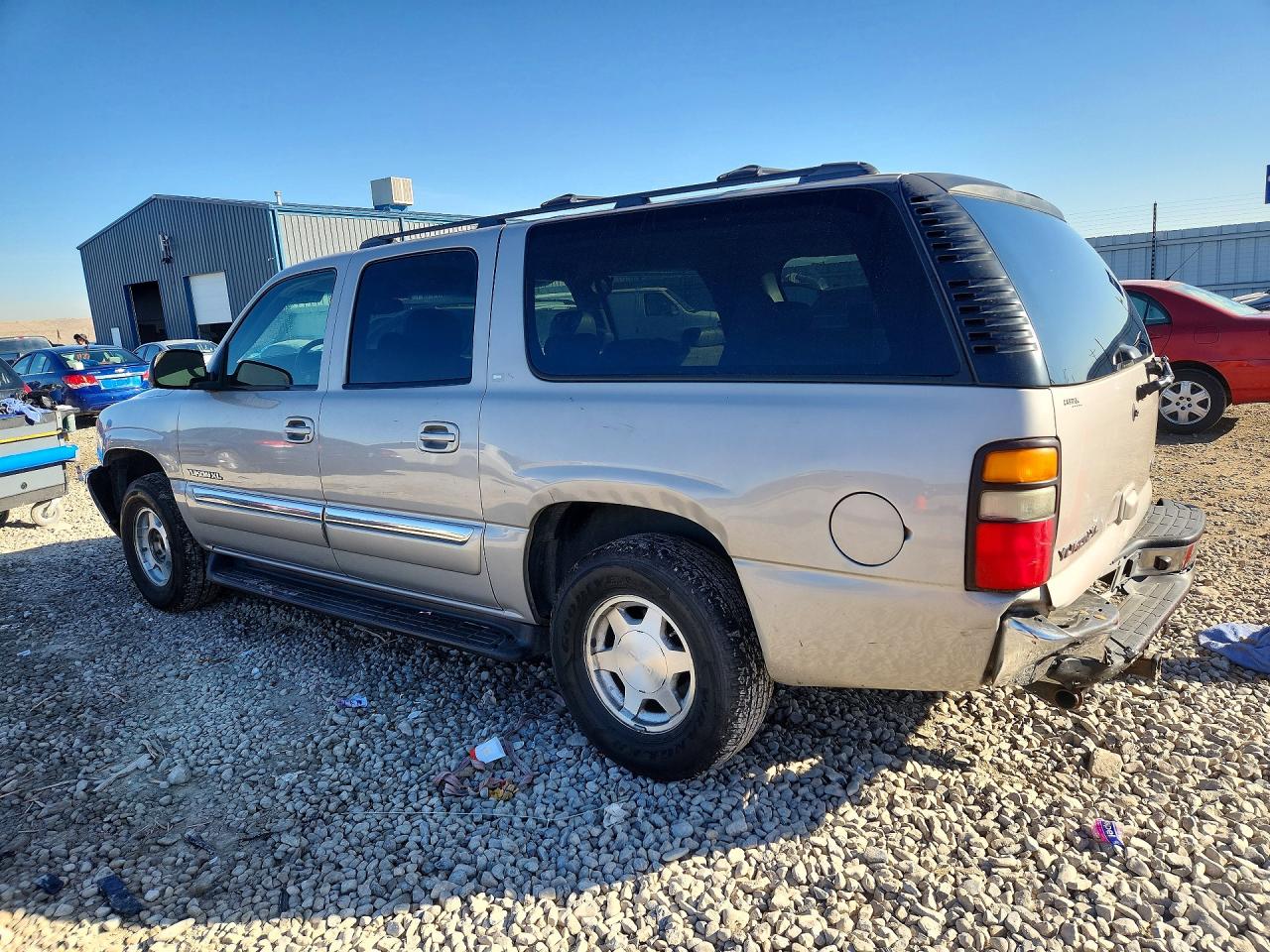 2005 GMC YUKON XL K1500 photo 2