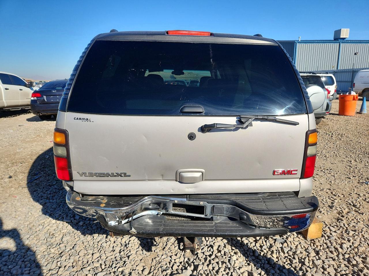 2005 GMC YUKON XL K1500 photo 6