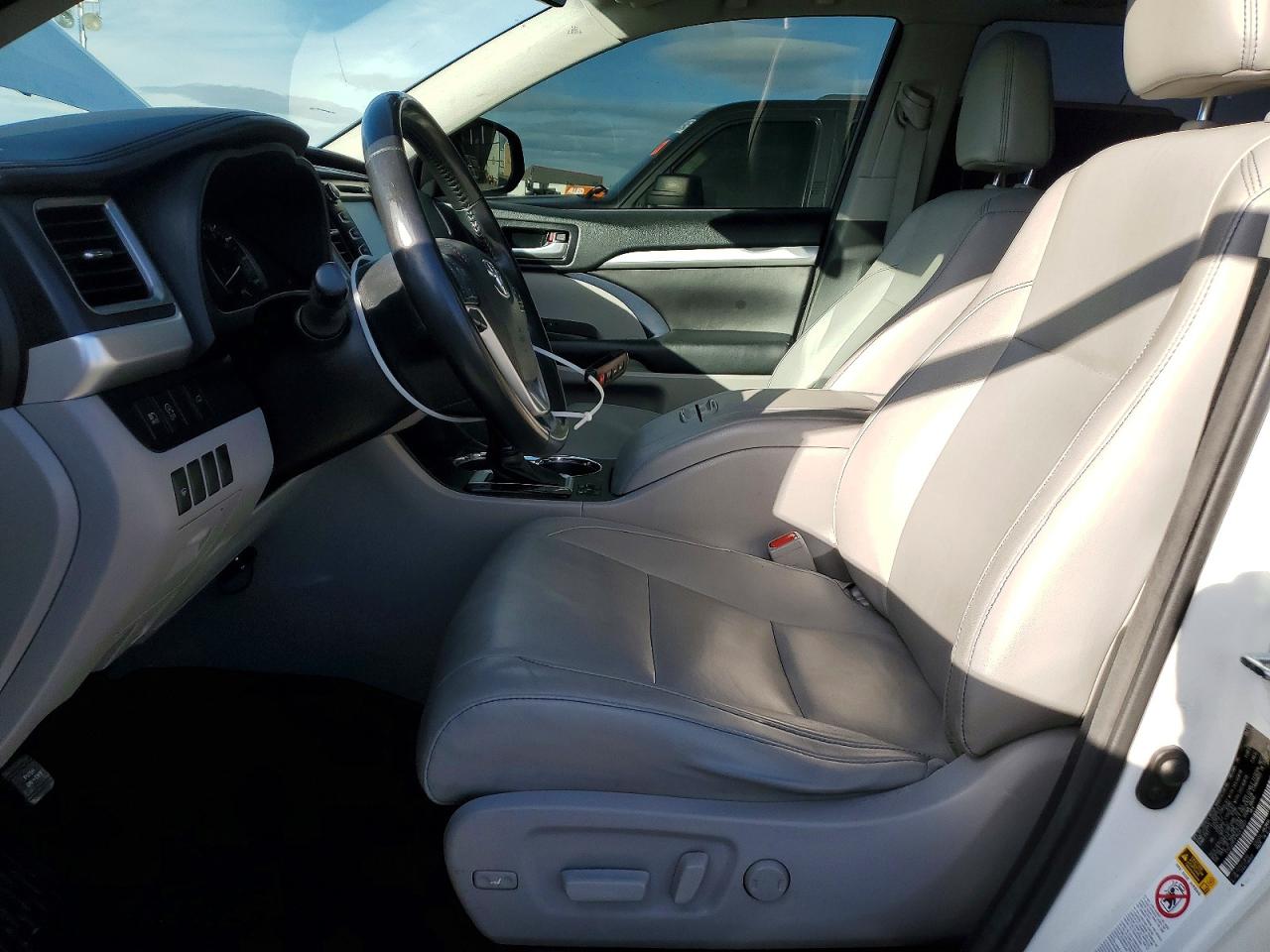 2017 TOYOTA HIGHLANDER photo 7