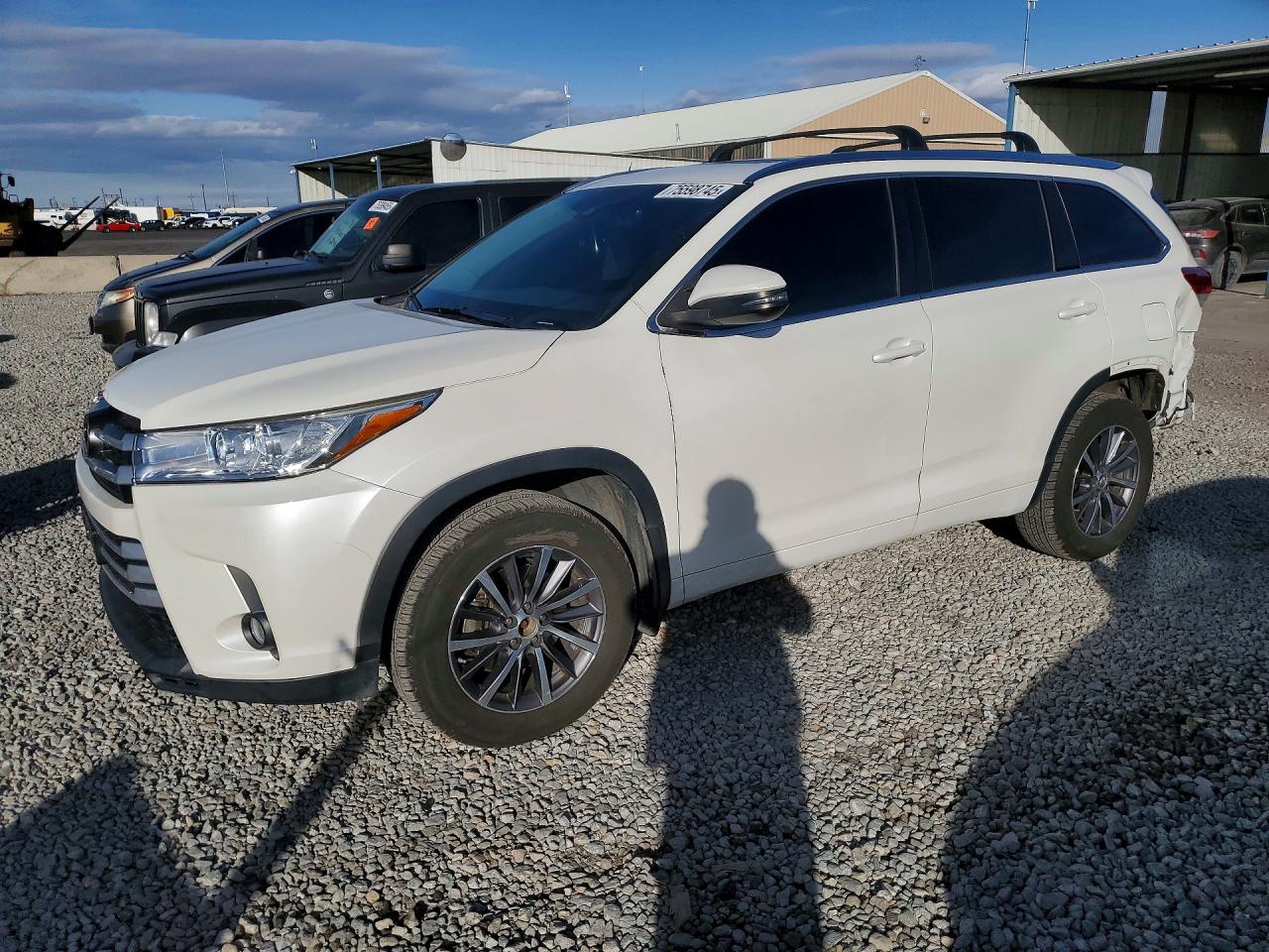 2017 TOYOTA HIGHLANDER
