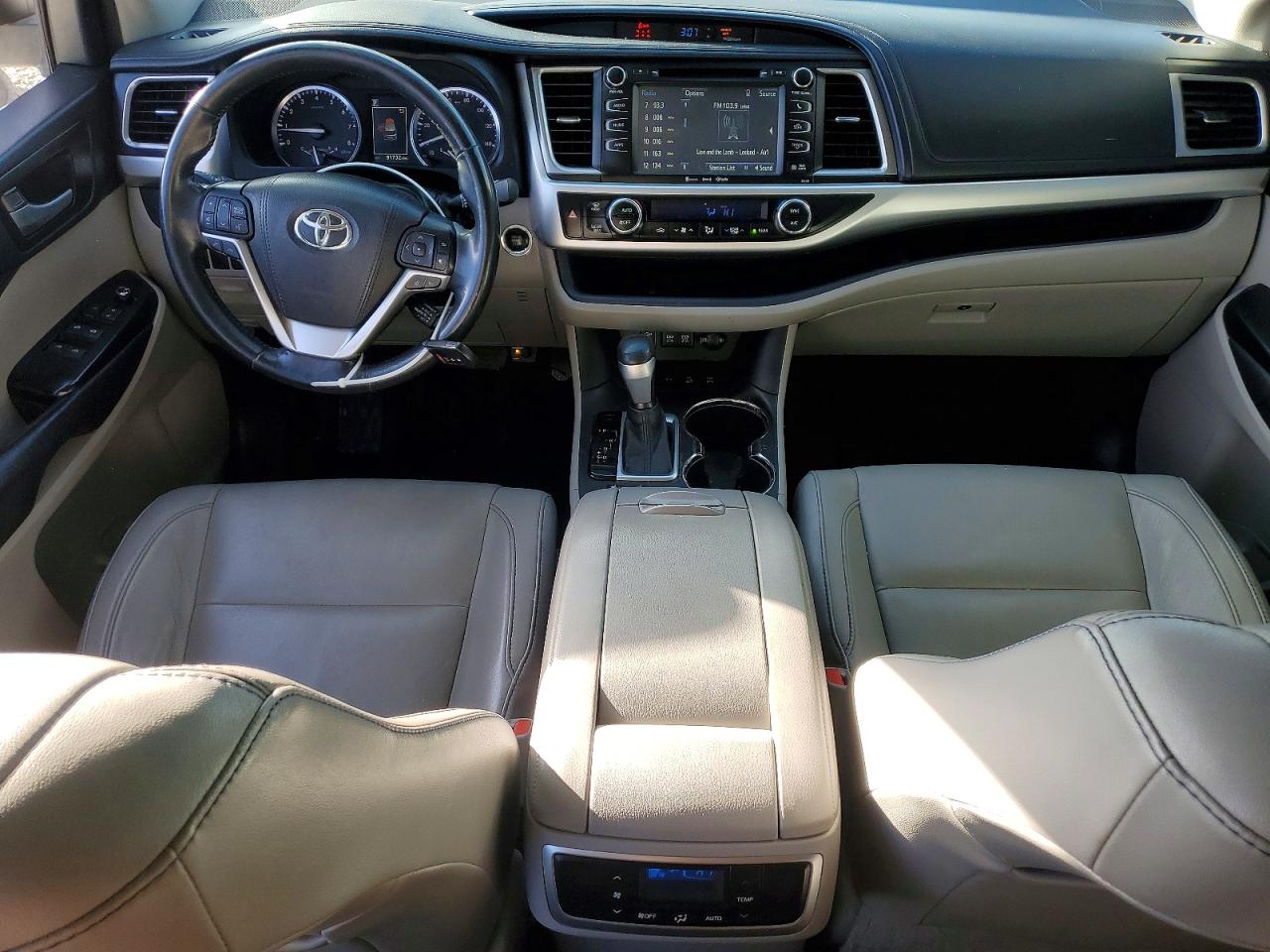 2017 TOYOTA HIGHLANDER photo 8