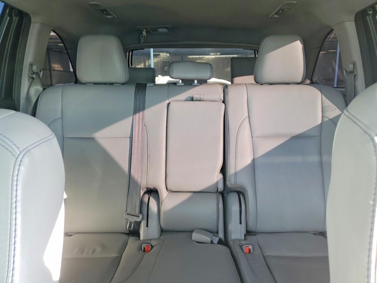2017 TOYOTA HIGHLANDER photo 10
