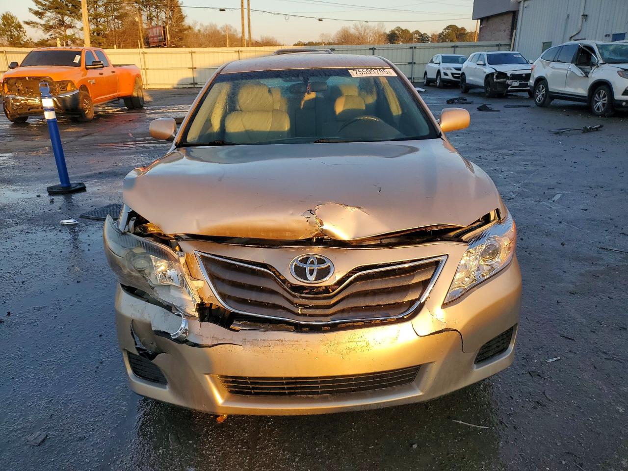 2010 TOYOTA CAMRY LE photo 9
