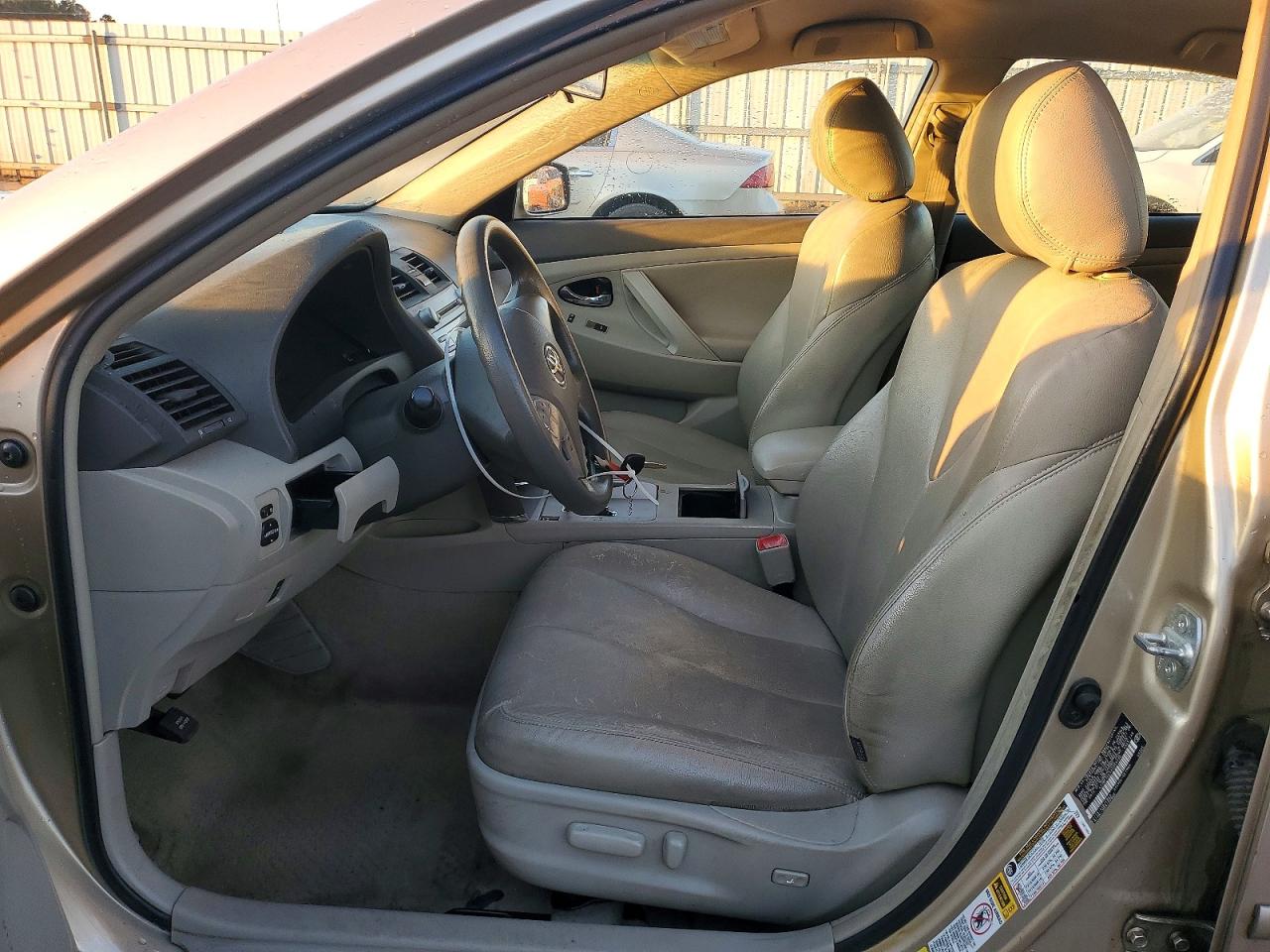2010 TOYOTA CAMRY LE photo 13