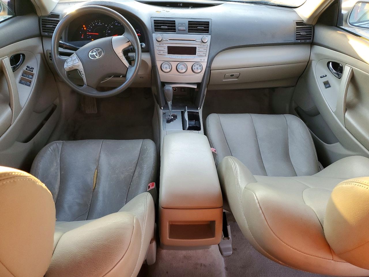 2010 TOYOTA CAMRY LE photo 15