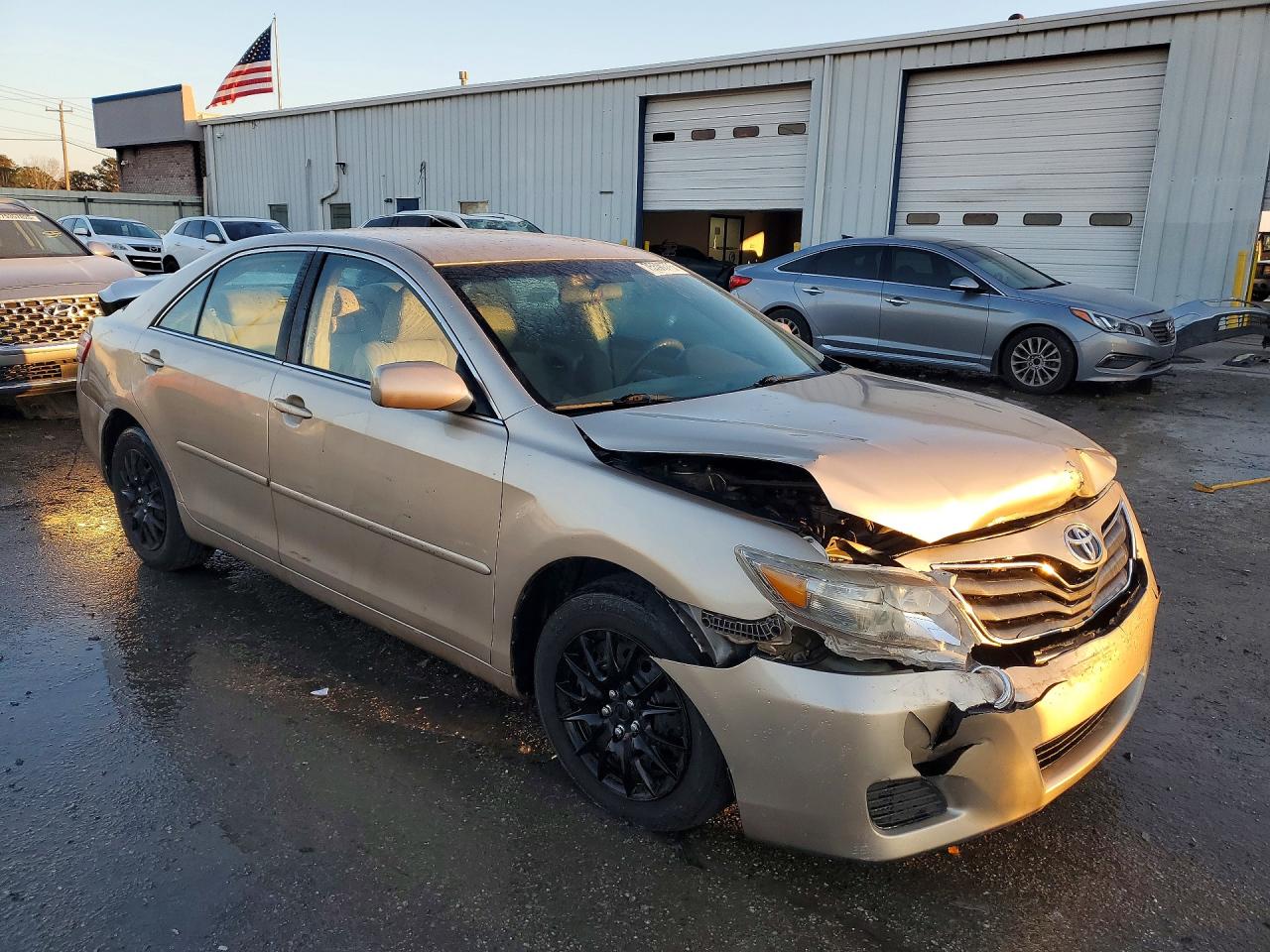 2010 TOYOTA CAMRY LE photo 7