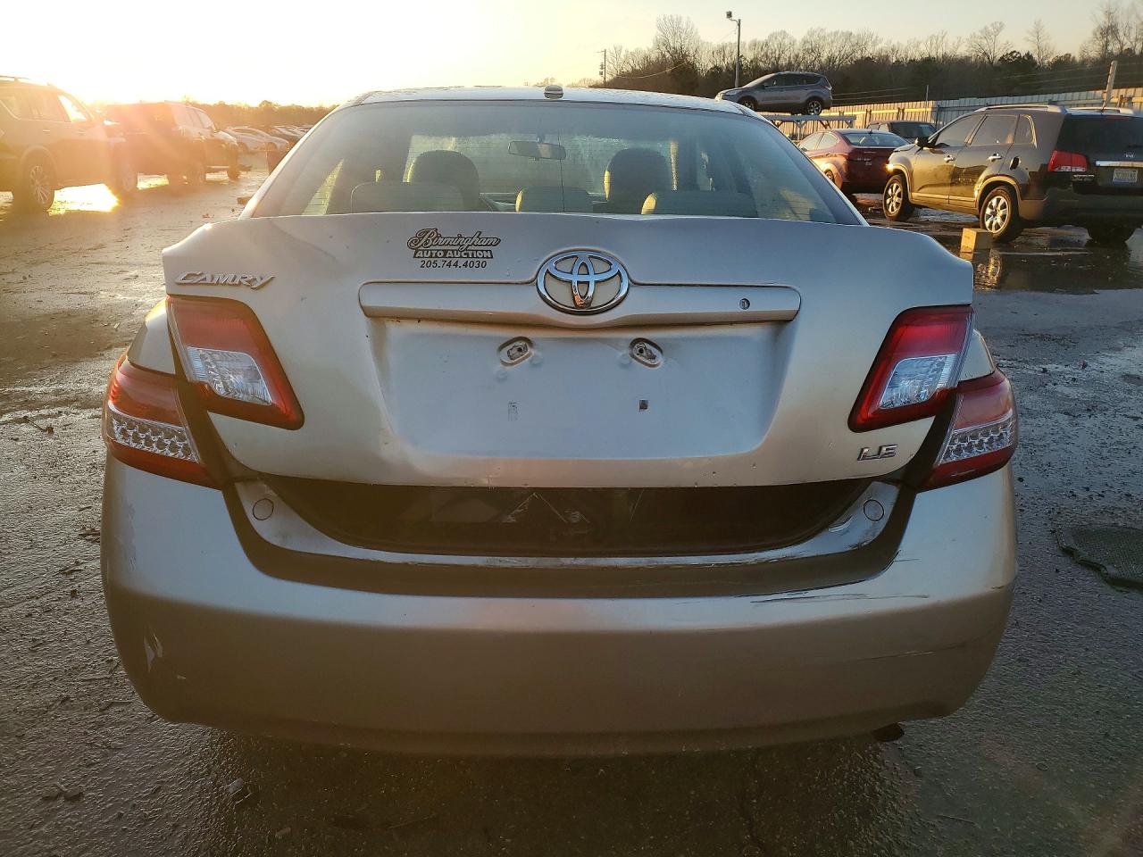 2010 TOYOTA CAMRY LE photo 11