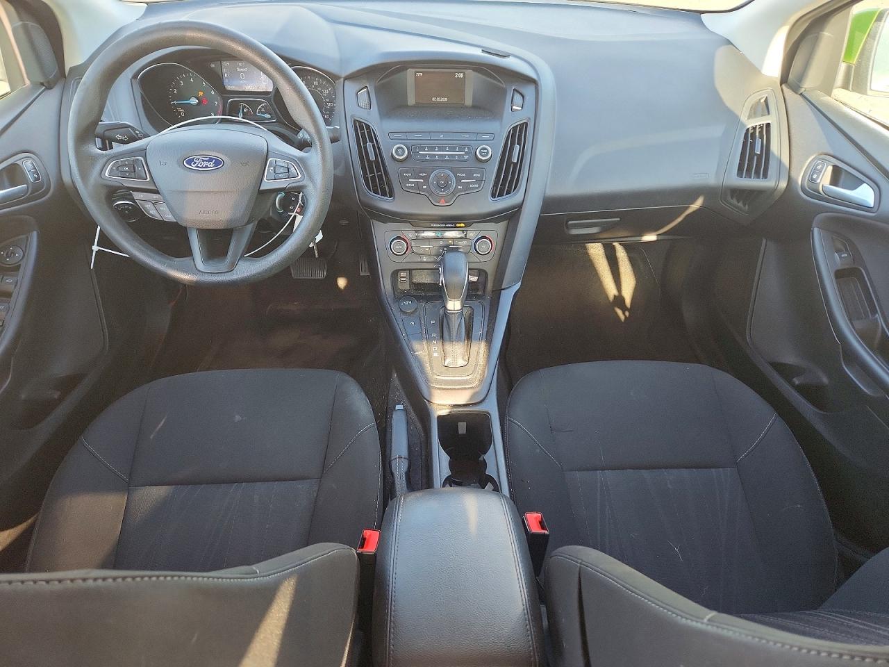 2018 FORD FOCUS SE photo 8