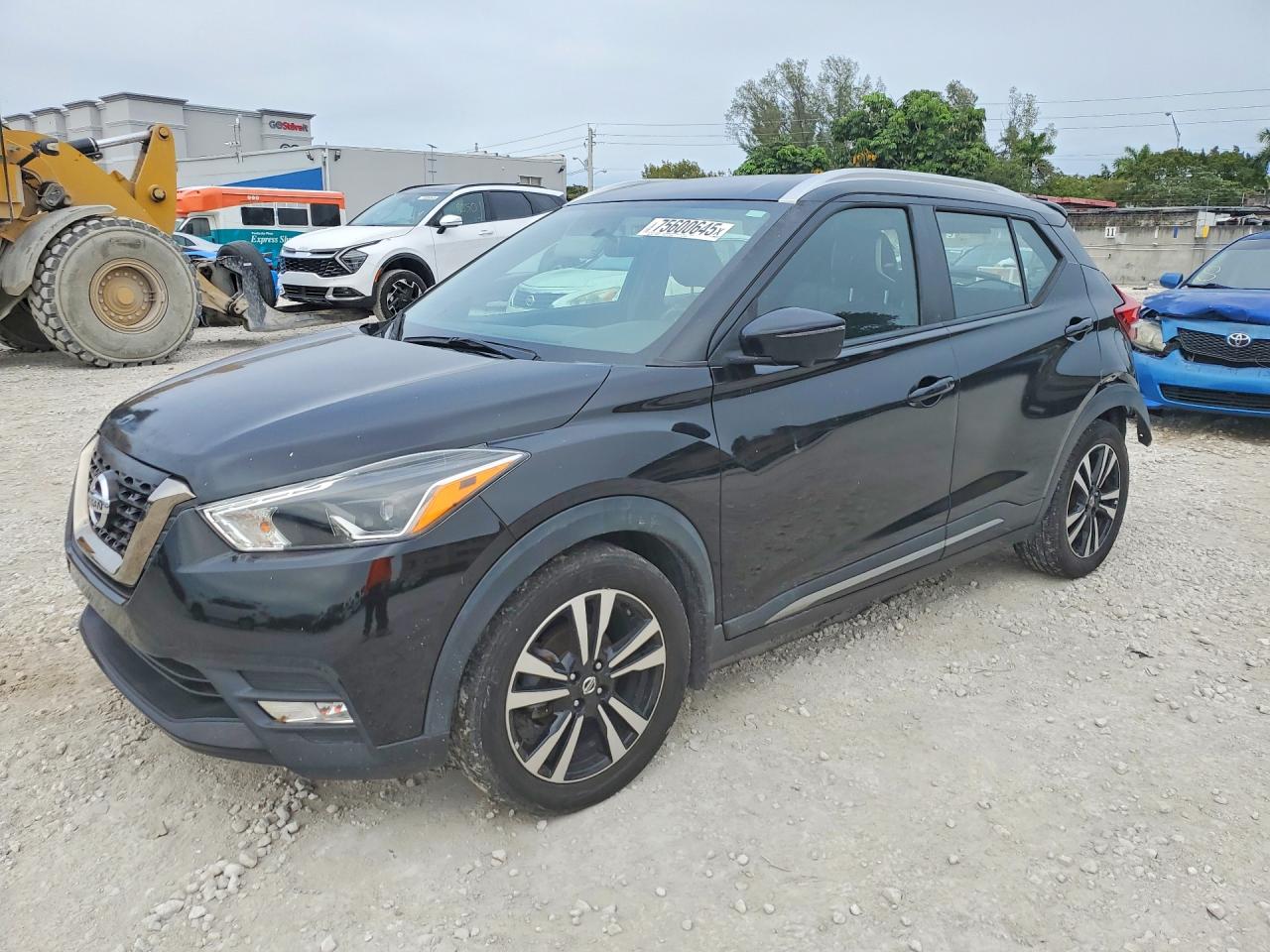 2019 NISSAN KICKS SR photo 2