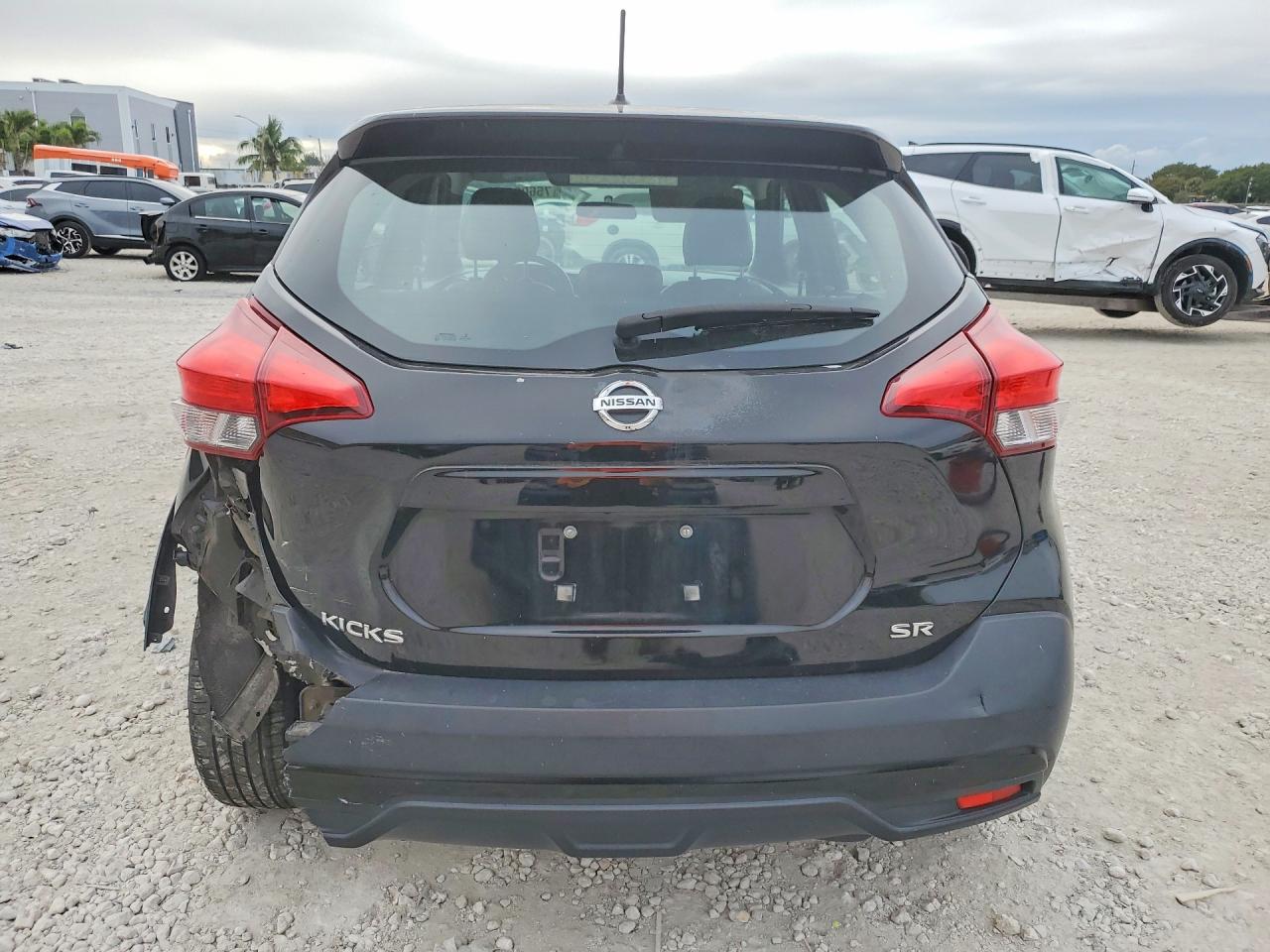 2019 NISSAN KICKS SR photo 11