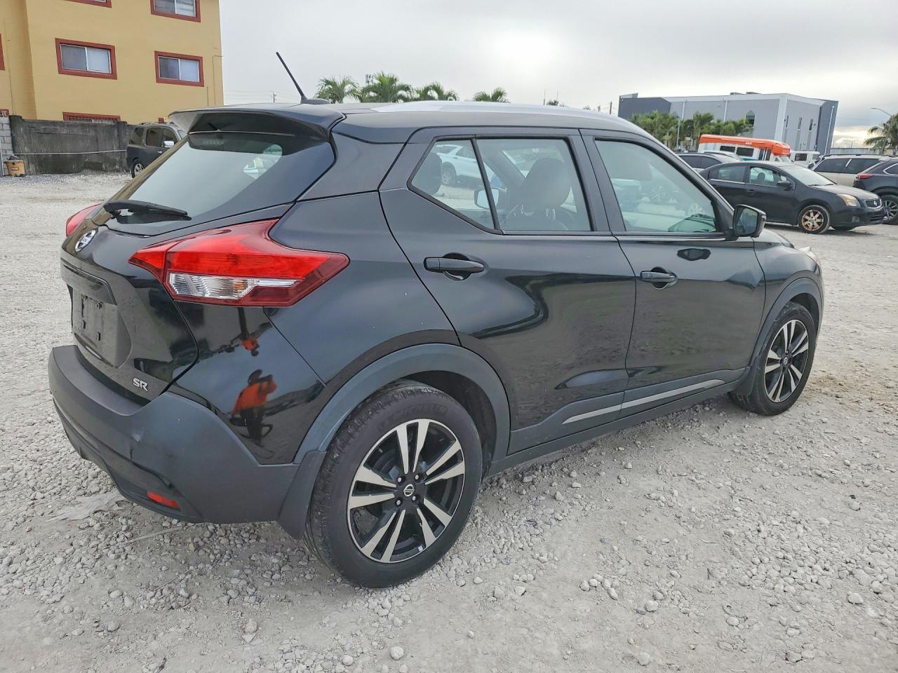 2019 NISSAN KICKS SR photo 5