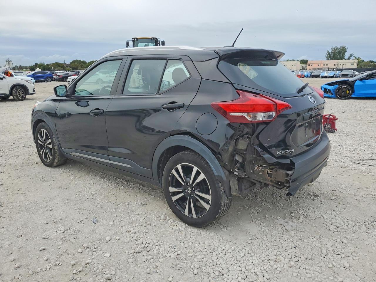 2019 NISSAN KICKS SR photo 3