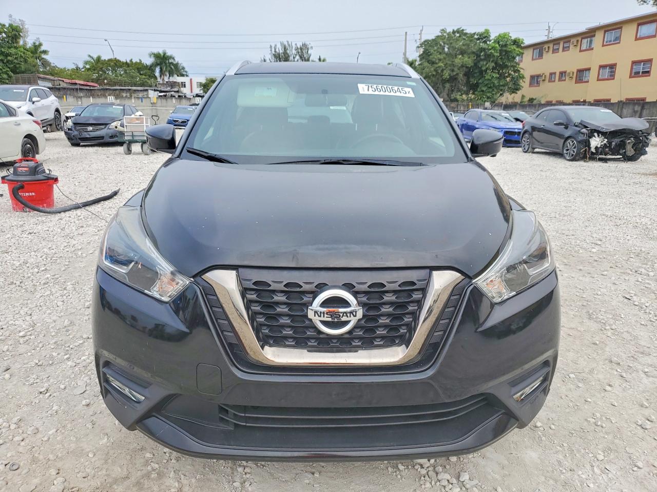 2019 NISSAN KICKS SR photo 9