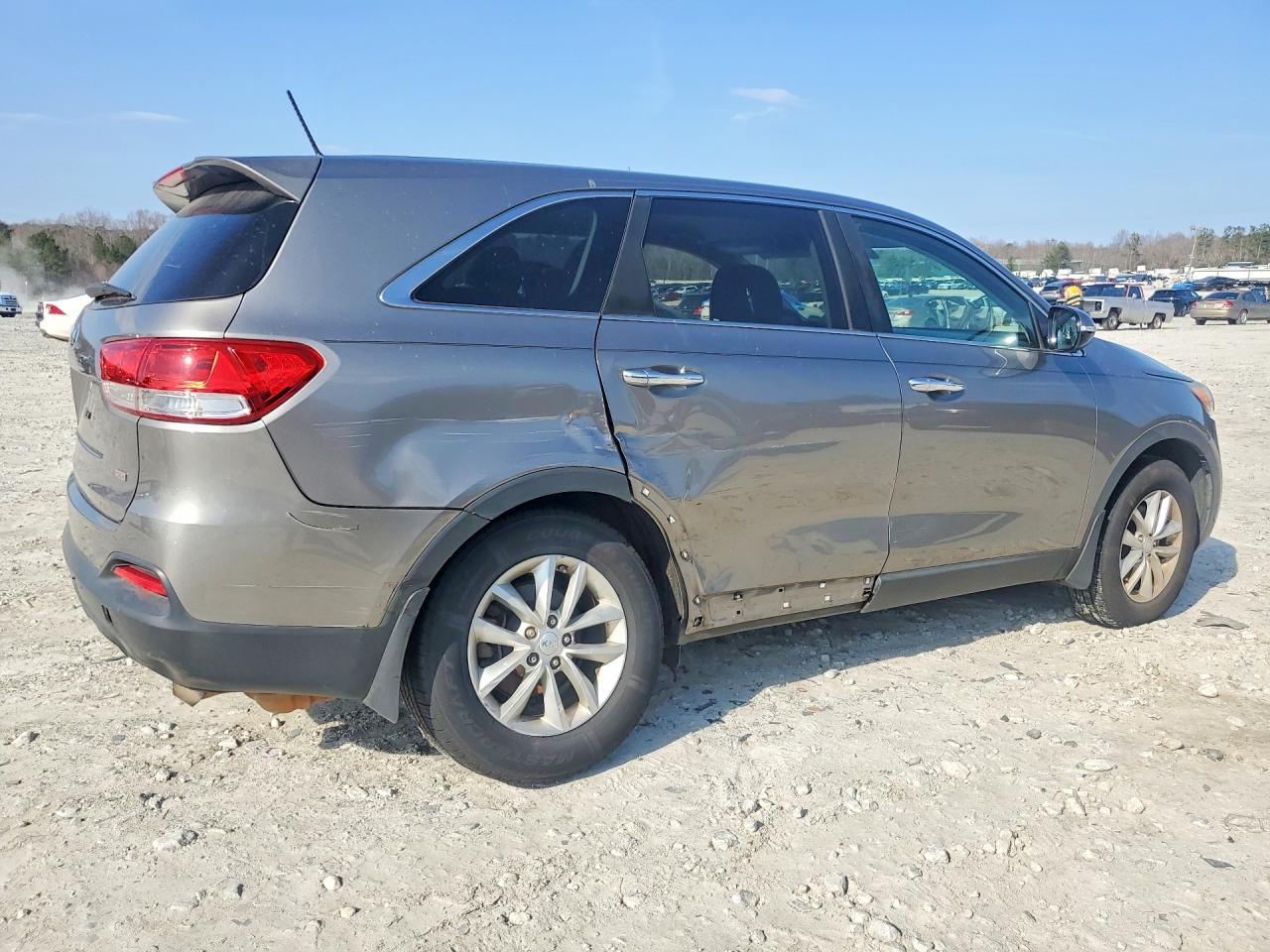 2017 KIA SORENTO LX photo 7