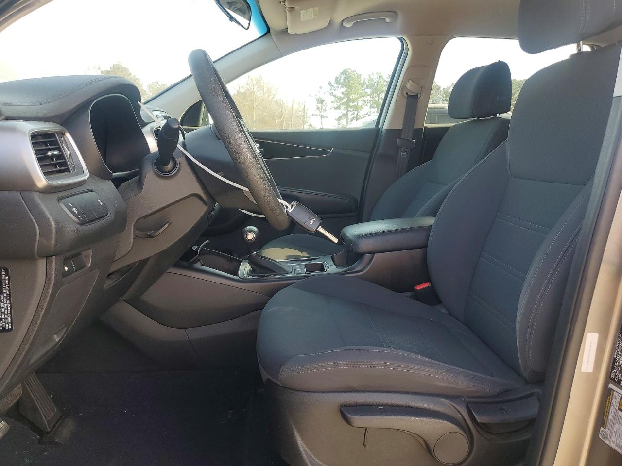 2017 KIA SORENTO LX photo 19