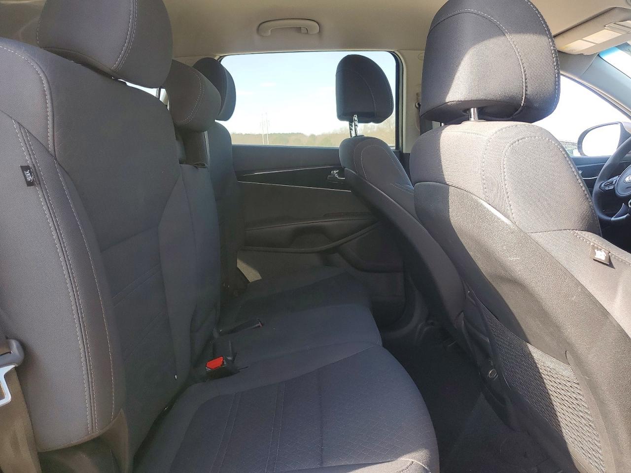 2017 KIA SORENTO LX photo 31