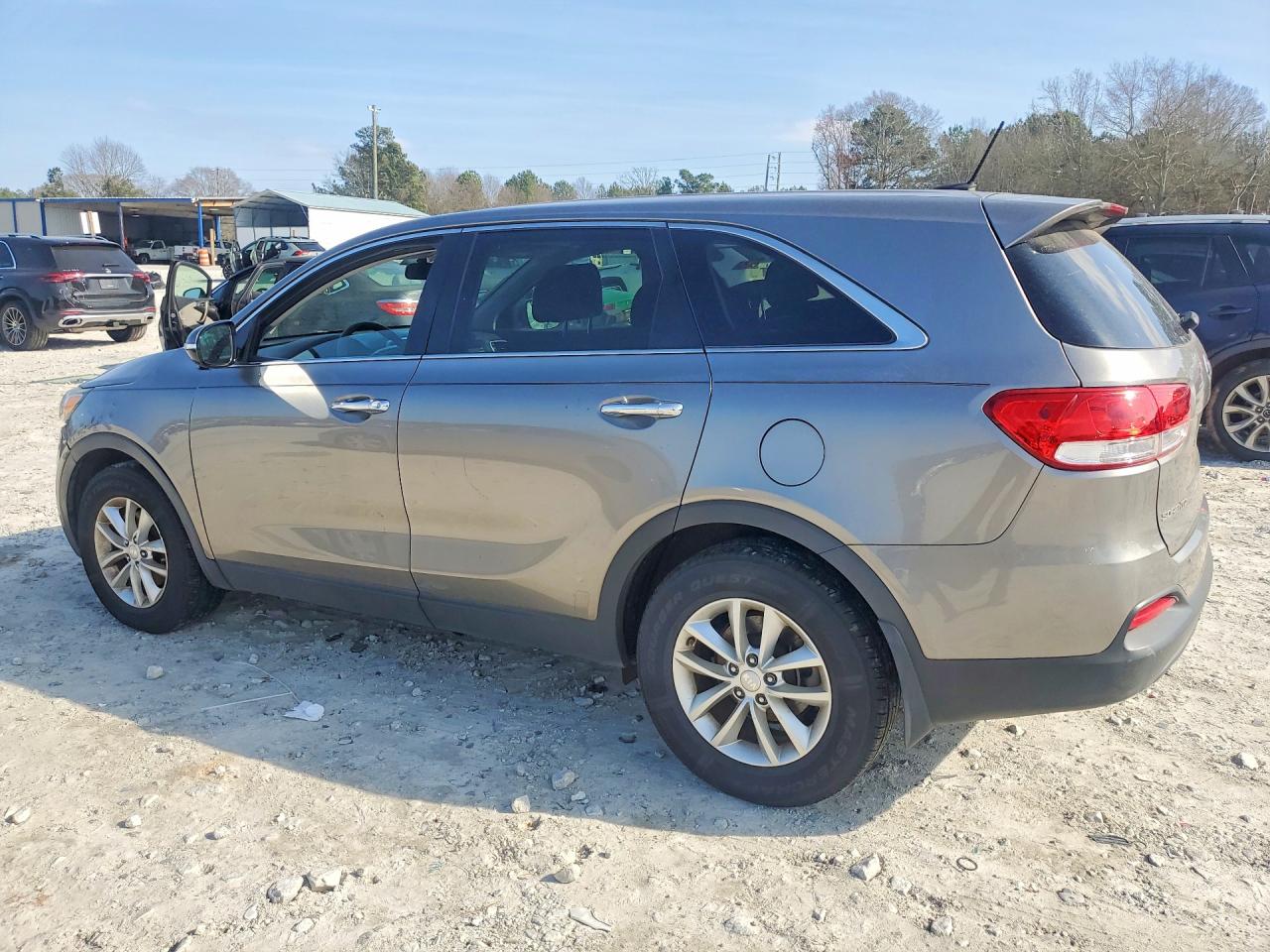 2017 KIA SORENTO LX photo 4