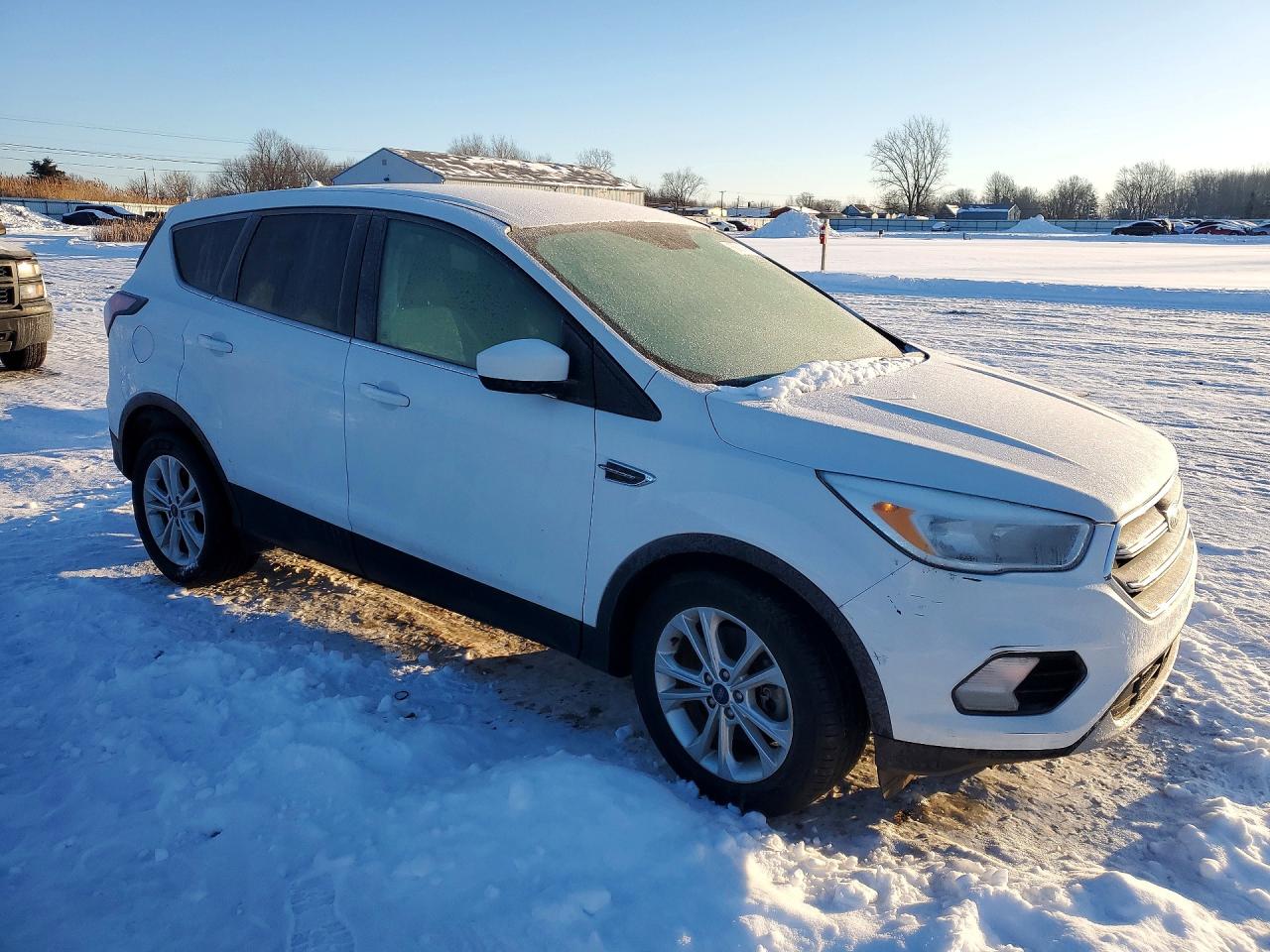 2017 FORD ESCAPE SE photo 4