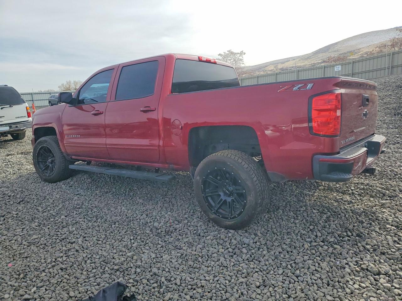 2018 CHEVROLET SILVERADO K1500 LT photo 3