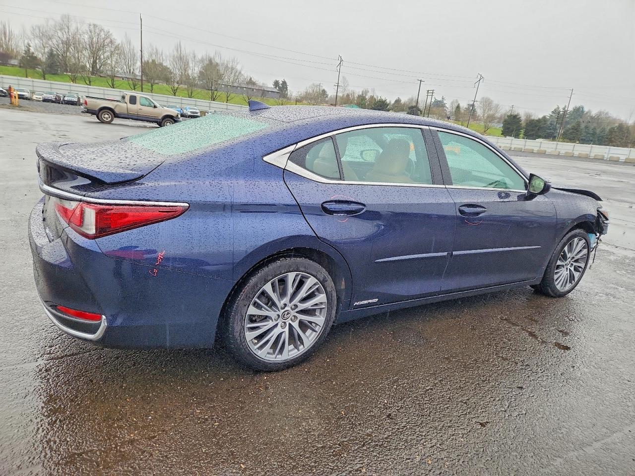 2021 LEXUS ES 300H photo 3