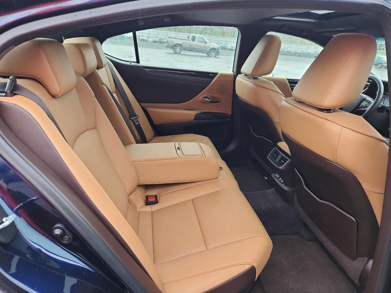 2021 LEXUS ES 300H photo 10