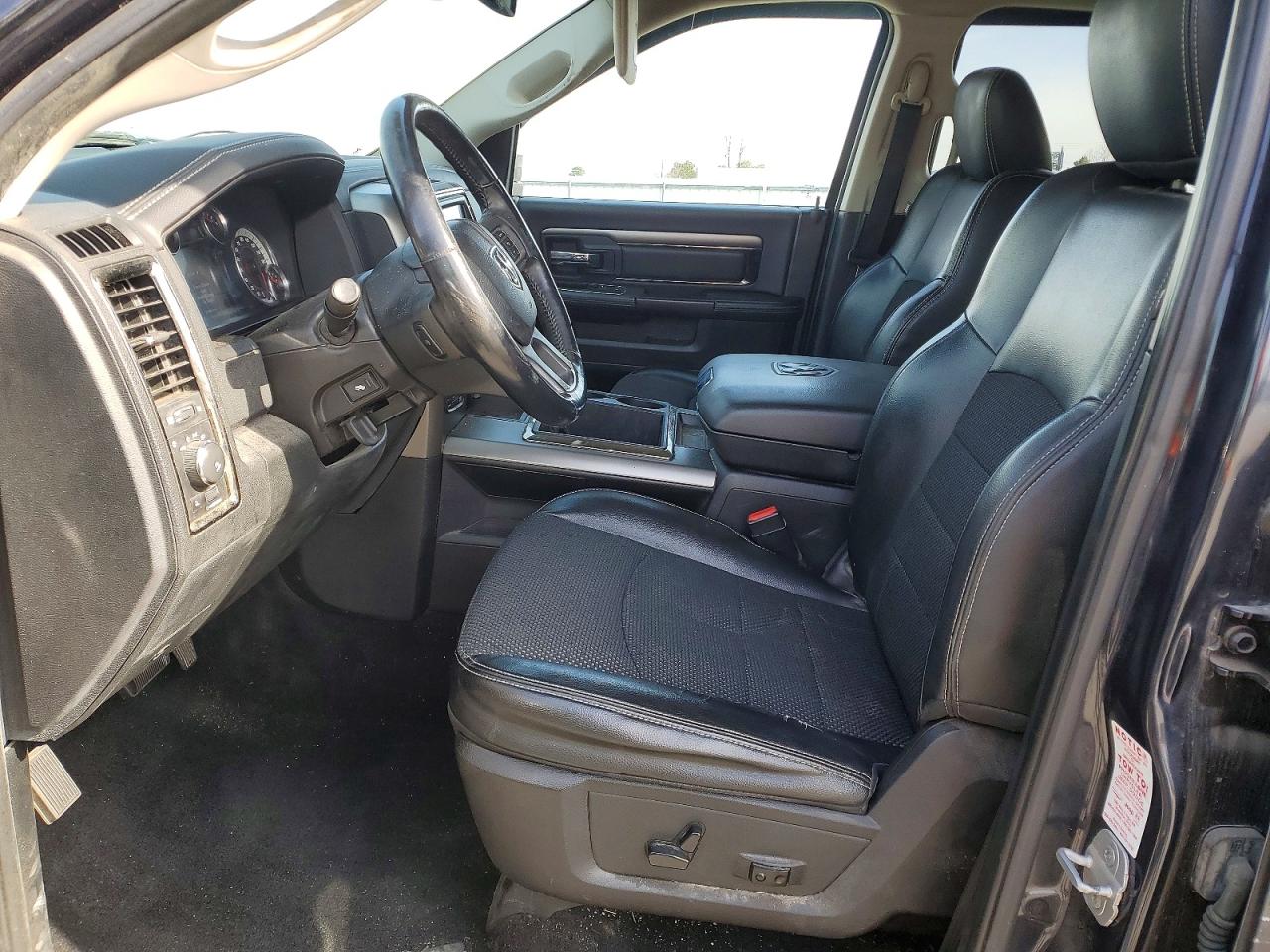 2014 RAM 1500 SPORT photo 19