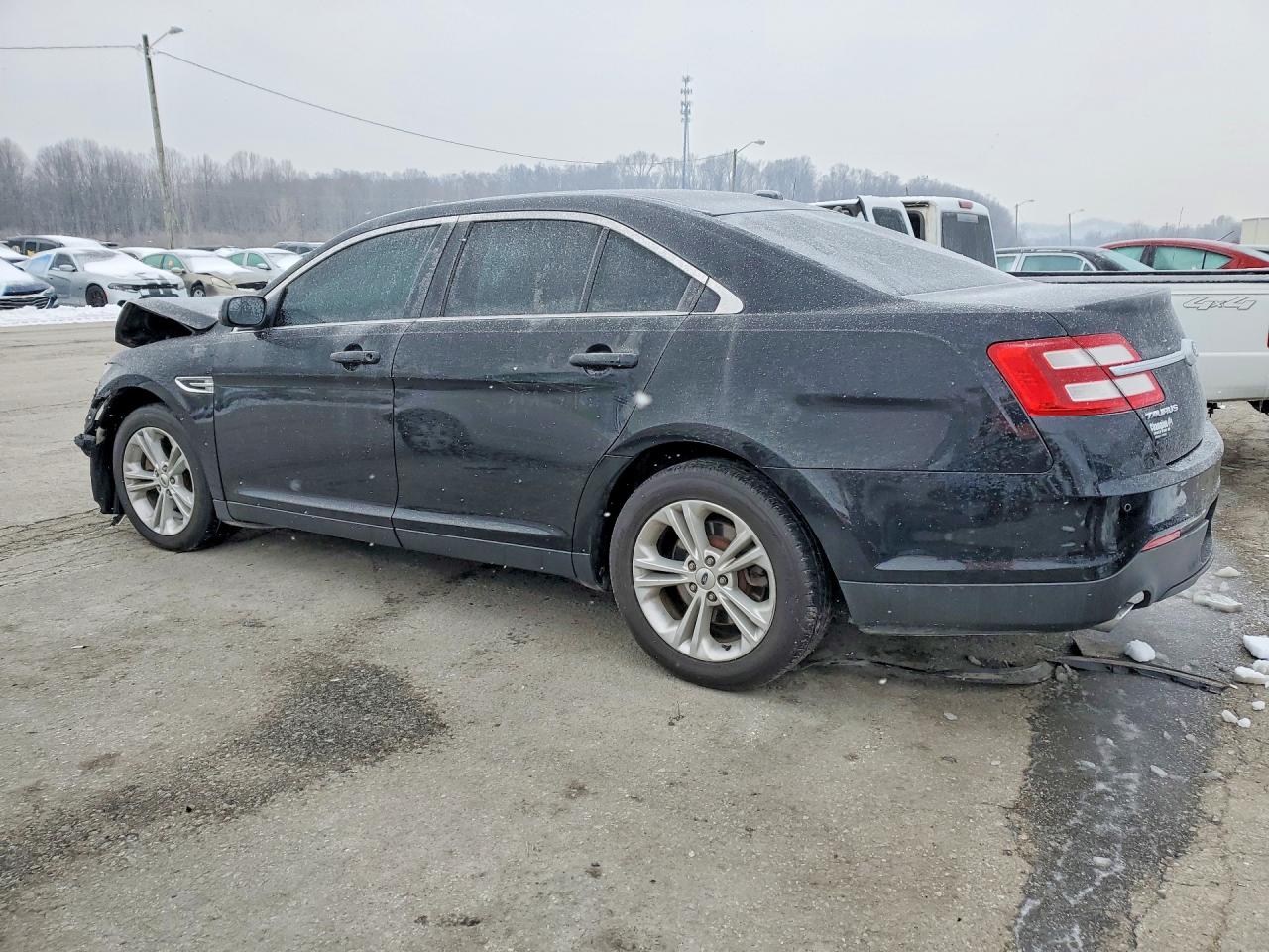 2018 FORD TAURUS SEL photo 4