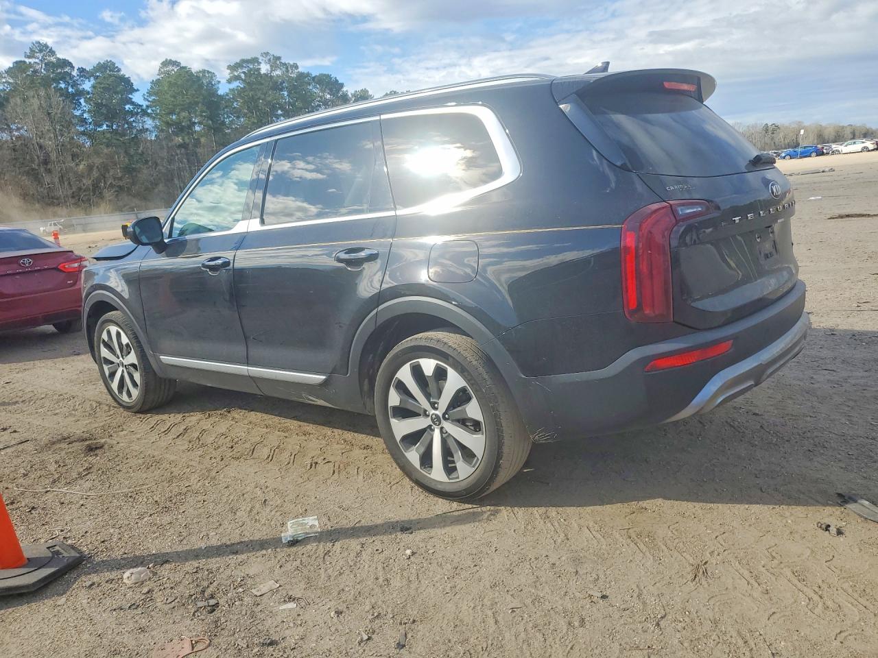 2021 KIA TELLURIDE S photo 2