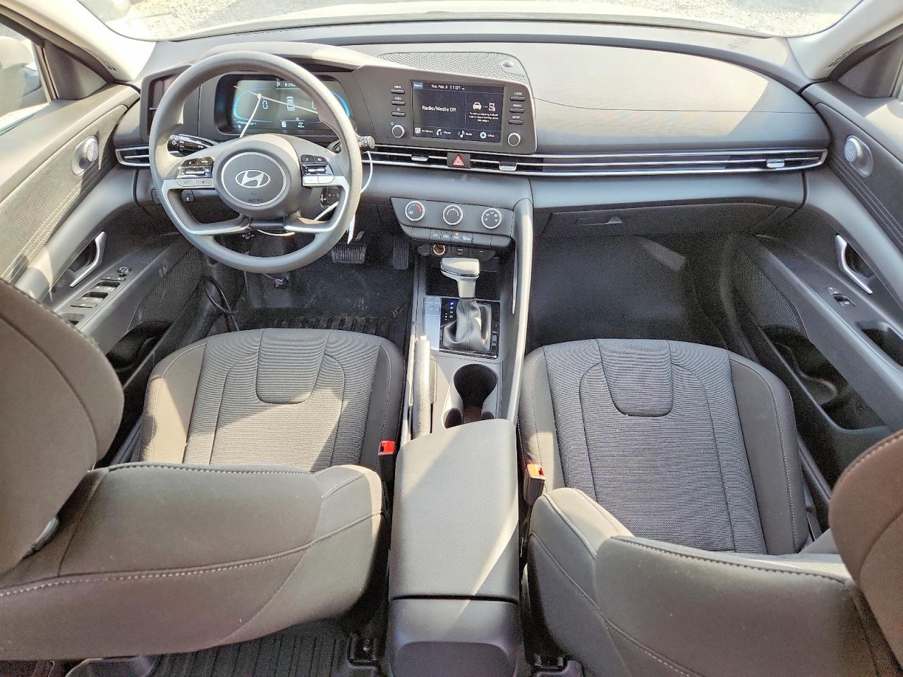 2025 HYUNDAI ELANTRA SE photo 8