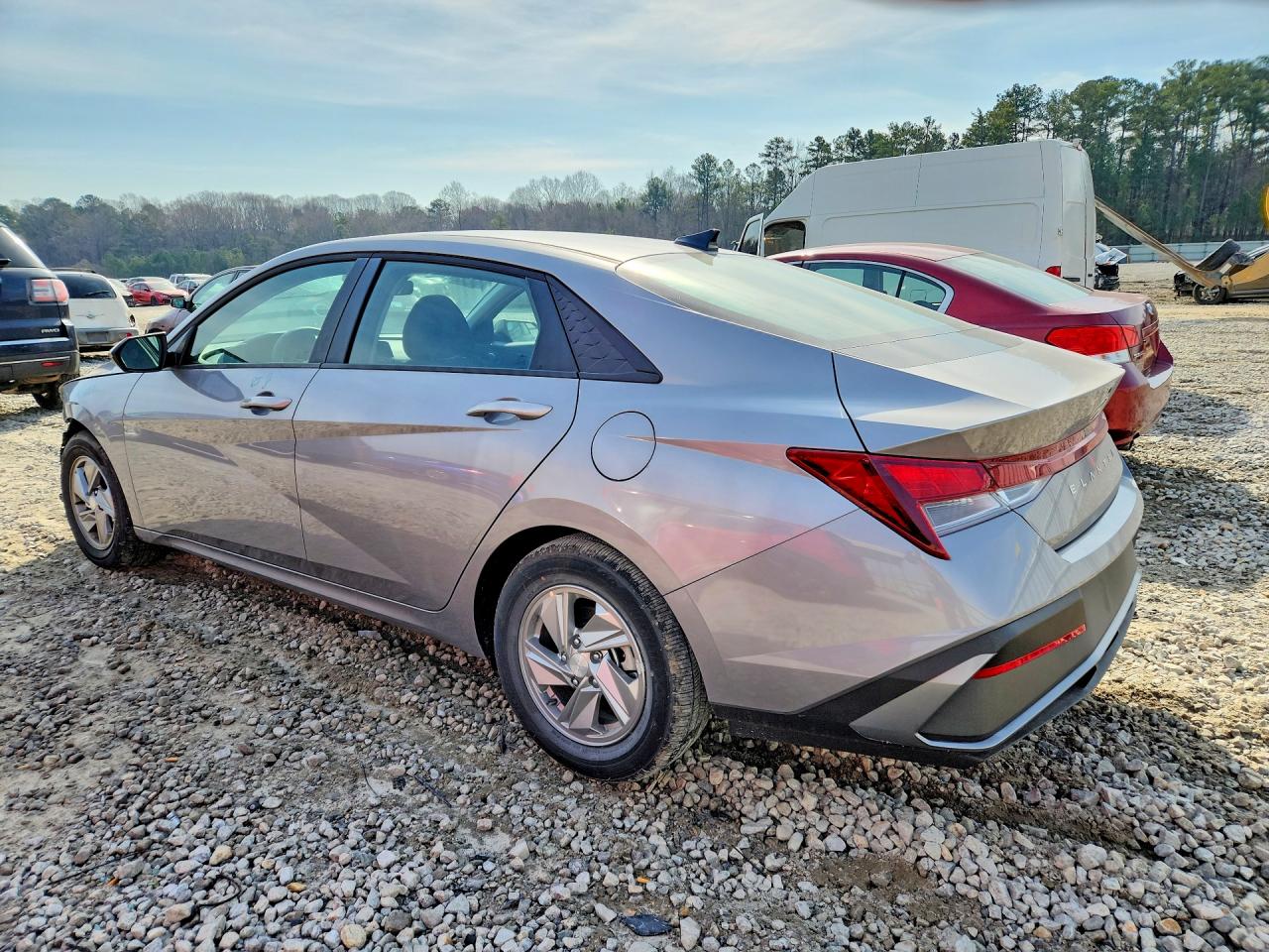 2025 HYUNDAI ELANTRA SE photo 2